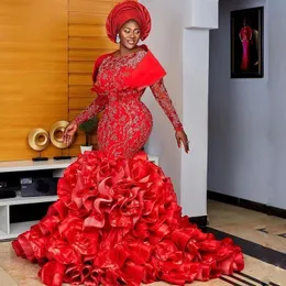 Aso ebi röda sjöjungfru bröllopsklänningar med rufsar botten långa ärmar applikationer pärla formella brudfestklänningar plus storlek mantel de so283r