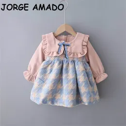 子供たちの服の女の子の冬の厚い格子縞の女の子王女の長袖の服0-4t E94041 210610