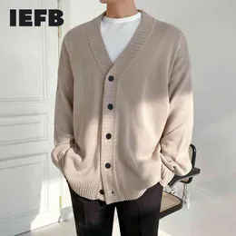 IEFB Korean Single Breasted V Collar Kintted Cardigan Sweater Mäns Ytterkläder Trendig Handsome Mens Stickkläder Vår Höst 9Y4499 210524
