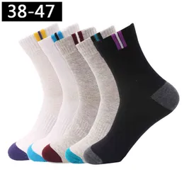 5Pairs / lot Mäns stora 44 45 46 47 Business Long Socks Andningsbar Deodorant Stor Storlek Mode Hög kvalitet