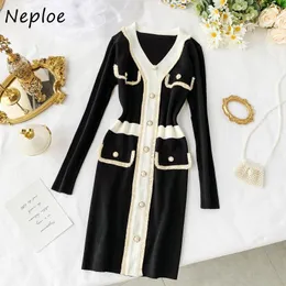 Neploe Exquisite Knapp Panelad Tassel Patchwork Vestidos Höst Fransk Stil Klänningar Kvinnor V-Neck Slank Midja Strikk Klänning 210423