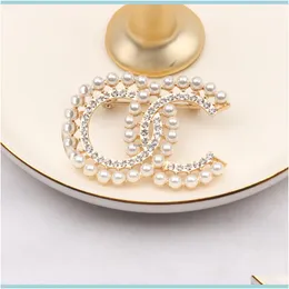 Spille, gioielli di lusso firmati C lettere con spilla di diamanti Creatività personalità perla cristallo strass spilla stile semplice coreano