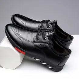 2021 الرجال الأحذية الجلدية الرياضية عارضة تنفس عدم الانزلاق الأسود الأحمر الأعمال الربيع رجل حذاء الاتجاه حجم 39-44