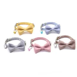 Colares de gato lidera colarinho de veludo bowknot de segurança ajustável fivela gatos acessórios de gravata borboleta para gatos com cor de sino