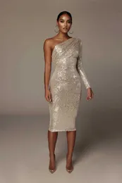 Kvinnors Bandage Dress Fashion One Shoulder Långärmad Stretch Silver Sequin Dress Party Bodycon Sexig Halter Dress Vestido 210625