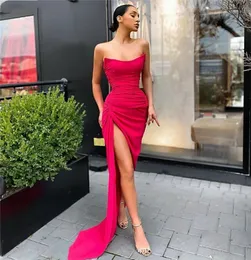 Sexig Long Pleats Prom Klänningar 2021 Nyaste Ärmlös Sida Slit Spanx Satin Mermaid Evening Klänningar med Zipper Back Vestidos De Fiesta Special Occasion Dress