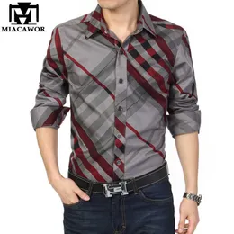 MiaCawor Marka Casual Koszula Mężczyźni 100% Bawełna Moda Paski Koszule Długosz Slim Fit Camisa Chemise Social Homme C142 210721