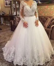 Sheer Long Sleeves Bröllopsklänningar Klänningar Scalloped Deep V Neck Crystal Beading Waist A Line Floor Length Vestidos de Novia Lace och Tulle Bridal Gown