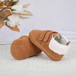 First Walkers Infant Baby Winter Ciepły Prewalker Soft Sole Corduroy Butdler Urodzony Pluszowa Podszewka Walker Crib Shoes 0-18m