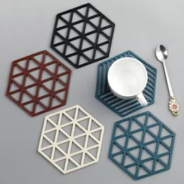 Hål fast färgbordsmattor Tea Coaster Nordic Style Hushållsartiklar Hög temperaturbeständig Silikonvärme Isolering Pad Non-Slip Anti-Scald Bowl Mat