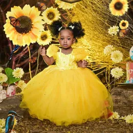 Śliczna żółta puchowa suknia balowa sukienki kwiat dziewczyny dziecięce paski spaghetti z krótkim rękawem ręcznie wykonane kwiaty Bow Back Dzieci Formalne ubrania