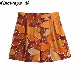 Kobiety Liście Tropikalne Print Pleat Design Bermuda Spodenki Kobiet Chic Czechy Styl Casual Pantalon Cortos 210521