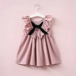 Sommar Baby Girl Dress Ruffle Collar Barnkläder Baklösa Kids 1-6yrs Brand Girls With Bow Cute Toddler 210429