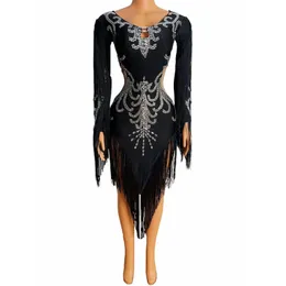 Mode Frauen Cha Cha Latin Dance Kostüm Silber Rhinestones Schwarz Fransen Schlitz Kleid Langarm Bühne Tragen Tänzerin Performance Wettbewerb Fransen Kleidung