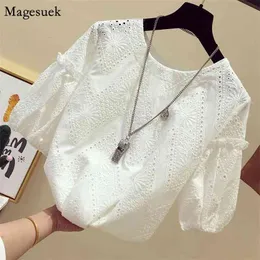 Korean Summer Tops Lace White Shirt Women Hook Flower Hollow Short Sleeve Women's Shirts O Neck Fashion Elegant Blouse 13439 210512