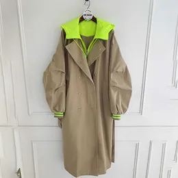 [EWQ] Färgmatchning Höst Hooded Trench Coat Koreanska Kaki Lång Kvinna Trenchcoat Overcoat Sälj Fall Kläder 211012
