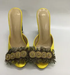 2021 Kadın Bayanlar Gerçek Gerçek Deri Rhinestone Yüksek Topuklu Sandalet Yaz Flip-Flops Terçes Slip-On Gelinlik Gladyatör Ayakkabı Elmas Oy pusulaları 3D Tüy