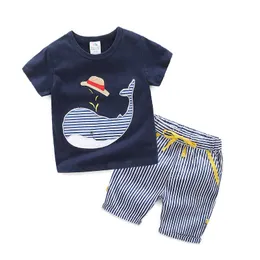 Sommar 2-10 år lite tecknad whale fisk tryck T-shirt + Striped Shorts Drawstring Stilig 2 Piece Kids Boys Casual Sets 210529