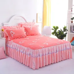 Bomullssäng kjol quilted bedcover prinsessa ruffle monterade plåt blommiga sängkläder hem sängkläder inredning + 2pcs pillowcases