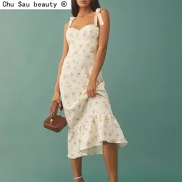 夏の女性のスパゲッティストラップフリルスカート花のプリントドレス中間長さのドレスフランスのヴィンテージ休暇ファッション210508