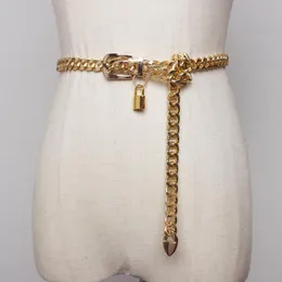 자물쇠와 키 디자인이있는 여성 금 및은 금속 체인 벨트 - 드레스를위한 쿠바 링크 허리띠
