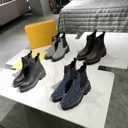 2021 여성 디자이너 부츠 사막 부츠 플라밍고 사랑 화살표 100 % 진짜 가죽 메달 거친 비 슬립 겨울 신발 크기 EU35-40