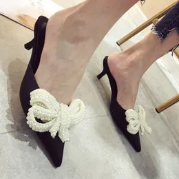 703 2021 Lady Sandals Pearl Women Bow Slippers Pointed Toe Silk Beading Bowtie Mules Shoes Woman Outdoor Slides Flip Flops Tie 899 tie