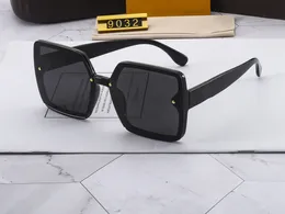 Kadınlar için Tasarımcı Kare Güneş Gözlüğü Vintage Shades Sürüş Polarize Sunglass Erkek Güneş Gözlükleri Metal Tahta 1 ADET Moda Sunglasse Gözlük Kılıf ve Kutu Ile