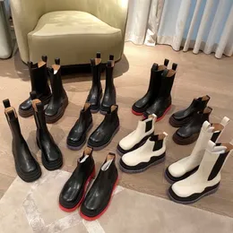 여성 디자이너 마틴 부츠 소나무 케이크 바닥 발목 부츠 높은 플랫폼 신발 Luxurys Womens 디자이너 신발 크기 35-41 XX-0173