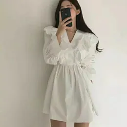 Abiti casual Donna Mini Abito corto con volant Bianco Nero Moda coreana Maniche lunghe Scollo a V Solid Girls Chic Summer Autumn Vestidos