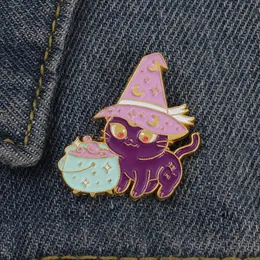 Lila Katt Häxa Emalj Broscher Pin för Kvinnor Mode Klänning Kappa Skjorta Demin Metall Rolig Brosch Pins Märken Promotion Present