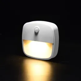 LED pod szafką Light PIR Czujnik ruchu Wardrobe Lights Auto On / Off Rechargeable Night Lampy do szafki Closet Kitchen Schody