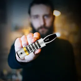 Neueste Pfeifenhalter Bunte tragbare trockene Kräutertabak Rauchen Zigarettenfilter Mundstück Tipps Innovatives Design USB-Feuerzeug Hochwertige Multifunktions-DHL-frei