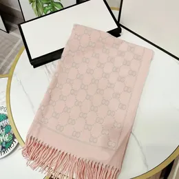 2022 Luxusdesigner Schal Fashion Paris Design 100% Kaschmirschals Herren- und Frauenelbe Markenbrief Schal großer Schal warmes verdickte Wolle 70 cm x 180 cm