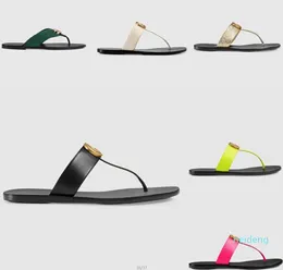 2022 desenhador slides mulheres flip flops couro mulheres sandália com duplo metal preto branco chinelos sandálias de praia de verão com caixa