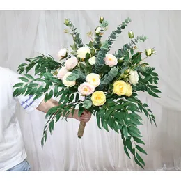 Dekoracyjne kwiaty wieńce sztuczne jedwabiu fałszywe ślub panna młoda trzyma bukiet pography rekwizyty impreza ceremonia duża wiązka róż bridal bo