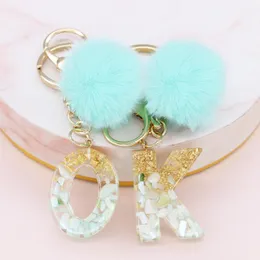 Keychains Pompom Letter 펜던트 키 체인 여성을위한 반지 귀여운 자동차 아크릴 반짝이는 키링 홀더 매력 가방 커플 Giftskeychains