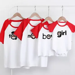 Família Olhar Roupa De Correspondência T-shirt Roupas Mãe Pai Filho Filho Crianças Bebê Verão Carta Impressão 210429