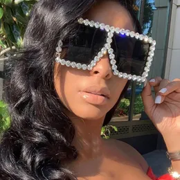2021 Luksusowy styl patchworku Kobiety Glisten Okulary przeciwsłoneczne Pełna rama Inkrustowane Dżetów Duże okulary z obiektywami kolorów
