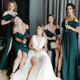 2021 Sexig Billiga En Linje Bridesmaid Klänningar Spaghetti Straps High Side Split Wedding Guest Dress Maid of Honor Gowns Robes de Demoiselle d'Honneur