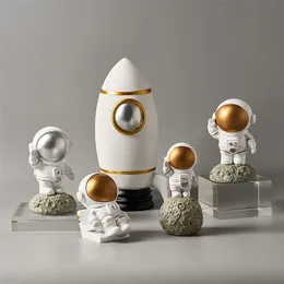 現代の樹脂宇宙飛行士モデル家の装飾かわいい人物像リビングルームデスク装飾的なチルダーンの部屋の誕生日プレゼント210811