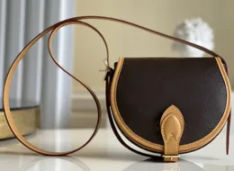 Klassisk sadelpåse axel crossbody handväskor kvinnor lyxiga designers väskor m44860