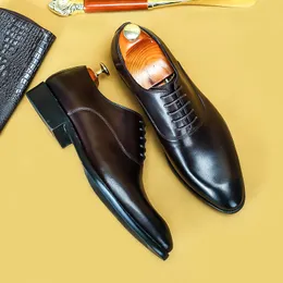 Sapato formal de design italiano formal para homens genuínos casamentos de couro Oxford Party Shoe Black Coffee Point Dress Shoe