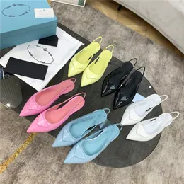 Sandálias de grife femininas mocassins de luxo 2023 Patente de verão superior e capa de pano slide Casual impressa Sandália Oudor