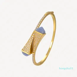Fashionabla 18K guldpläterade Charm Armband för kvinnor Franska Blå Agate Armband Kvinna Mode Julklappar Tillbehör med Smycken Pouc