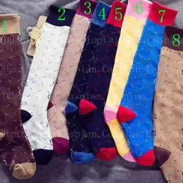 Kvinnor Brev Mid Calf Socks Multicolor Letters Bomull Lång socka för Presentfest Fashion Hosiery Hög kvalitet