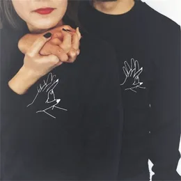 Hohe Qualität Sweatshirt Männer Frauen Paar Hoodies Frühling Herbst Schwarz Grafik Liebhaber ineinandergreifende Finger Handdruck Pullover 210517