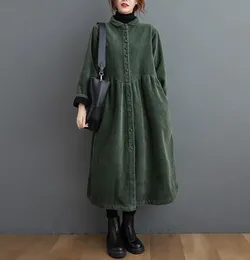 冬の女性のトレンチフリース長袖の緩いコーデュロイソリッドカラービンテージファッションカジュアルな長い暖かいコートヨイカモモ女性のコート