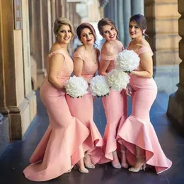 2021 New Arabic Off The Shoulder Bridesmaid Dresses Backless Lace Applique Hög Låg Dubai Ruffles Bröllop Guest Maide of Honor Dresses