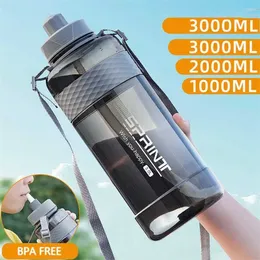 ショルダーストラップスポーツウォーターボトルBPA 211122のためのストロー1L 2Lプラスチックとフリーの飲酒